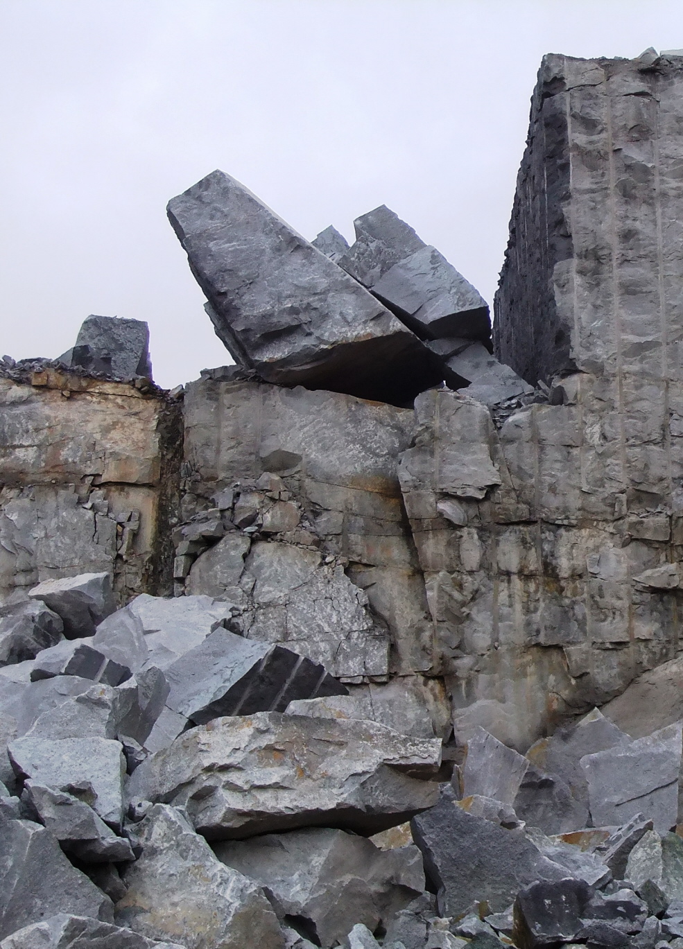 B&ouml;schung im Festgeteinstagebau